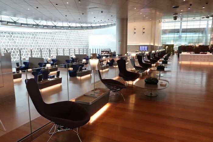 Review: Qatar Airways Al Mourjan Business Class Lounge Doha