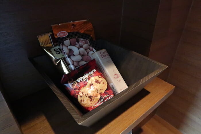 a bowl of food in a wood box