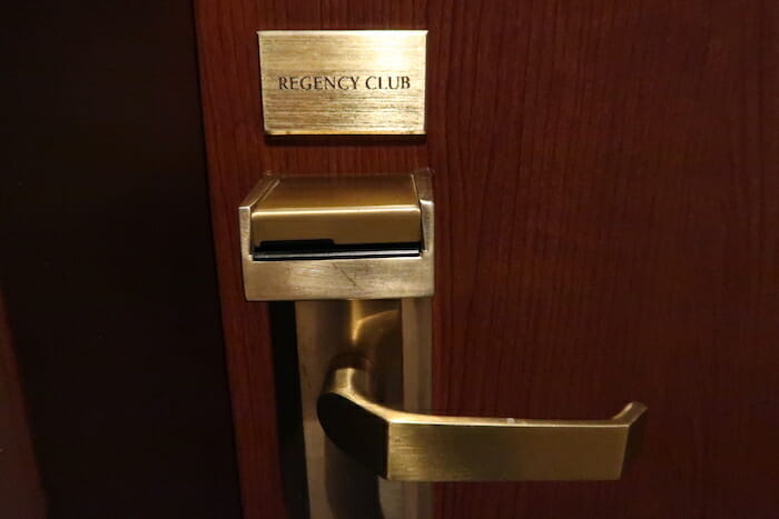 a door handle and a card