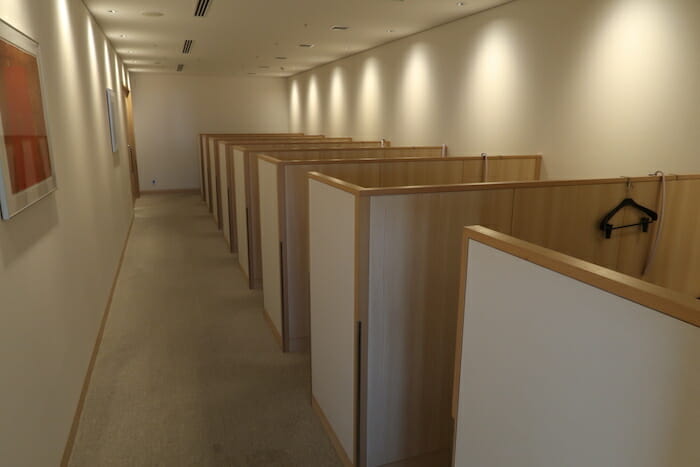 a row of cubicles in a room