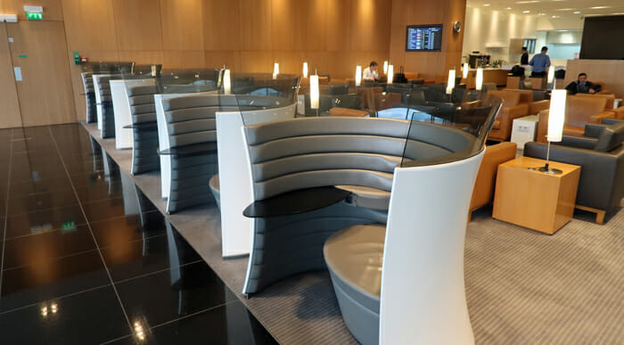 cathay pacific business class lounge