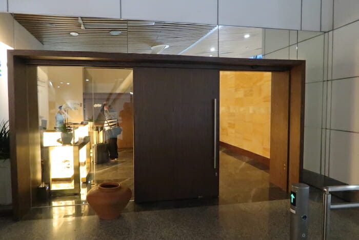 Review: Malaysia Airlines Golden Lounge (main Terminal) Kuala Lumpur