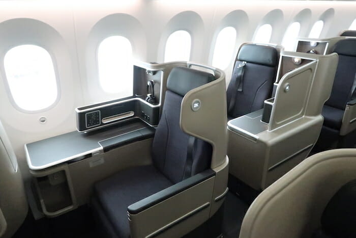 Qantas 787 Business Class Cabin Review