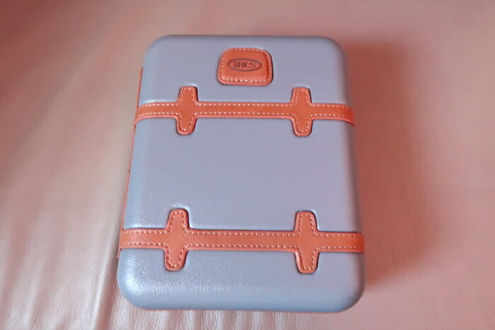 a blue and orange case