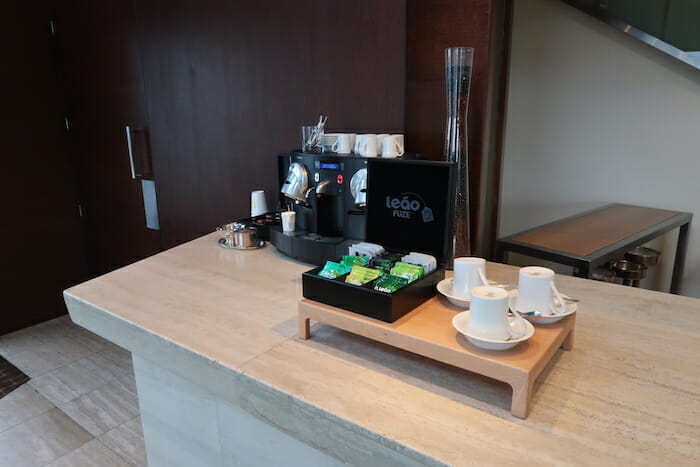 a coffee machine and cups on a counter