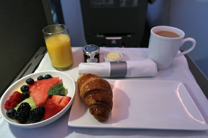 a plate of food and a drink on a tray