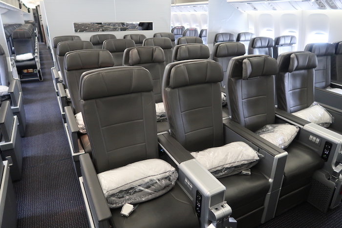 Review American Airlines 777 300er Premium Economy Daytime