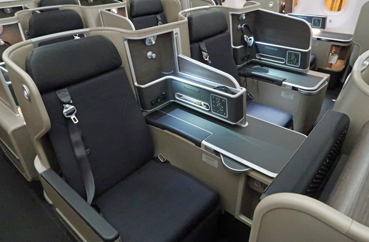 Try The Qantas 787 Dreamliner Business Class Cabin For 22,000 Avios ...