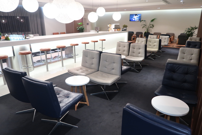 Review Qantas International Business Lounge Perth Terminal 1