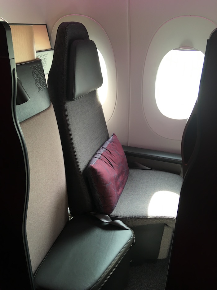 Qatar Airways Qsuites A350-1000 (Widow Seat)