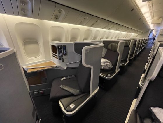 American Airlines 777-300ER Business Class LAX - LHR (Night Flight)