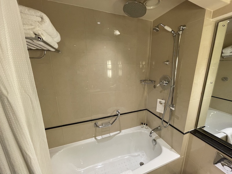 InterContinental London Park Lane - Superior Room Bathroom