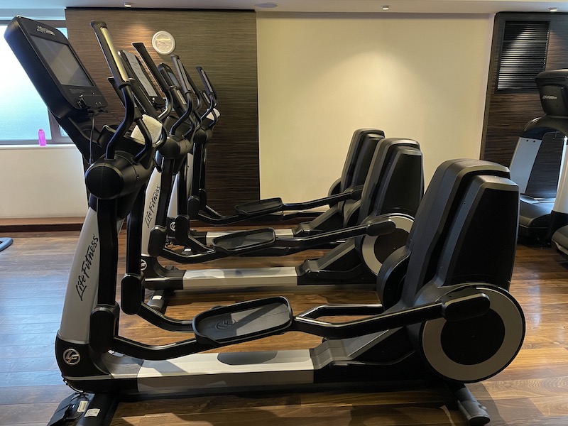 a row of exercise machines in a room