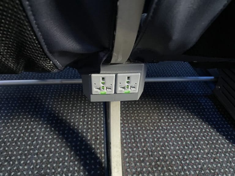 American Airlines A321neo Economy Class review (Flying to Hawaii)