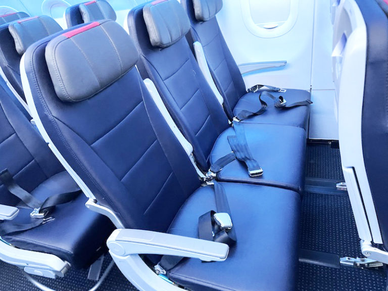 American Airlines A321neo Economy Class review (Flying to Hawaii)