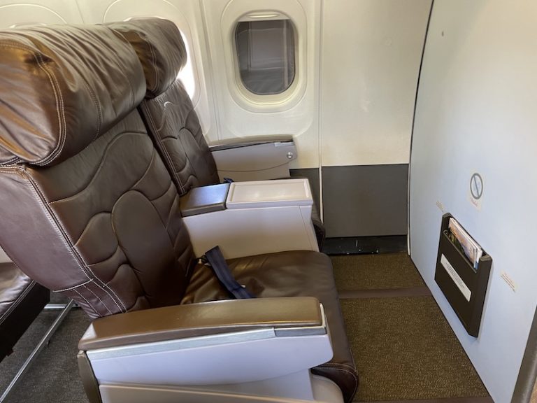 Hawaiian Airlines Boeing 717 First Class review (Intra-Island)