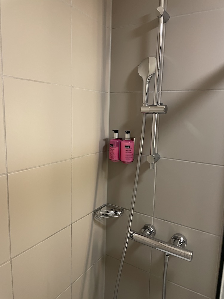 A bathroom at the Moxy CDG