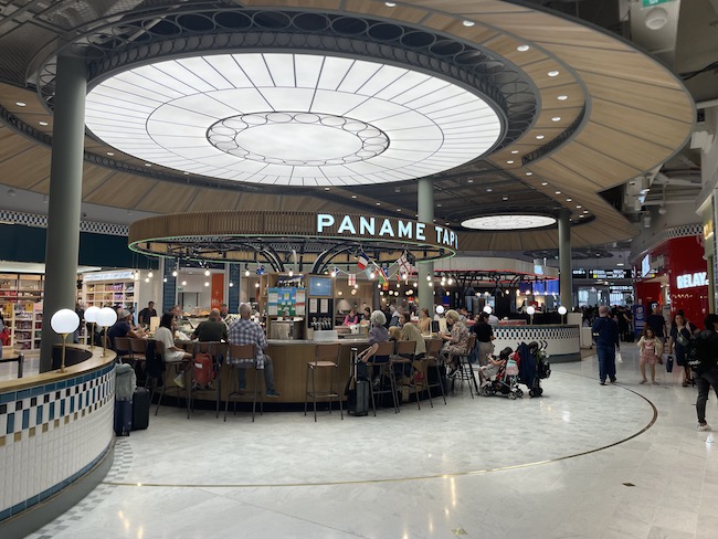 Bars and eateries pre immigration at CDG T2