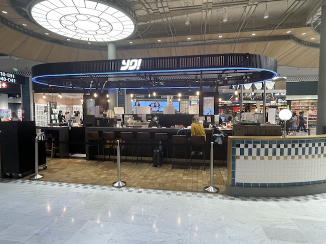 Bars and eateries pre immigration at CDG T2