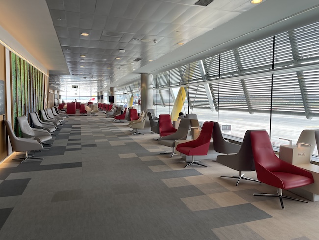 a row of chairs in a airport