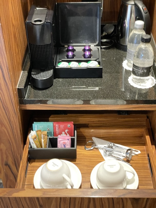 a coffee machine and cups on a counter