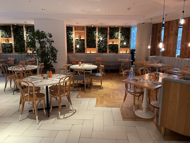 Lincoln Plaza Hotel London restaurant.