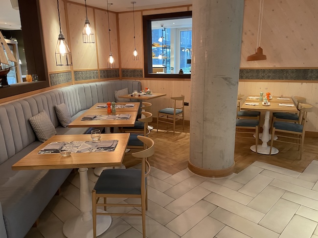 Lincoln Plaza Hotel London restaurant.