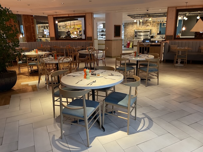 Lincoln Plaza Hotel London restaurant.