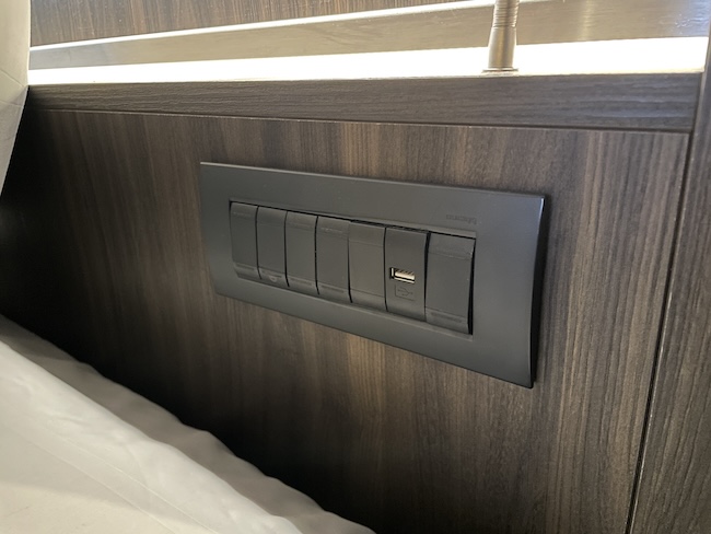 a light switch on a wall