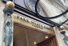 The front sign of the Park Hyatt Paris Vendôme