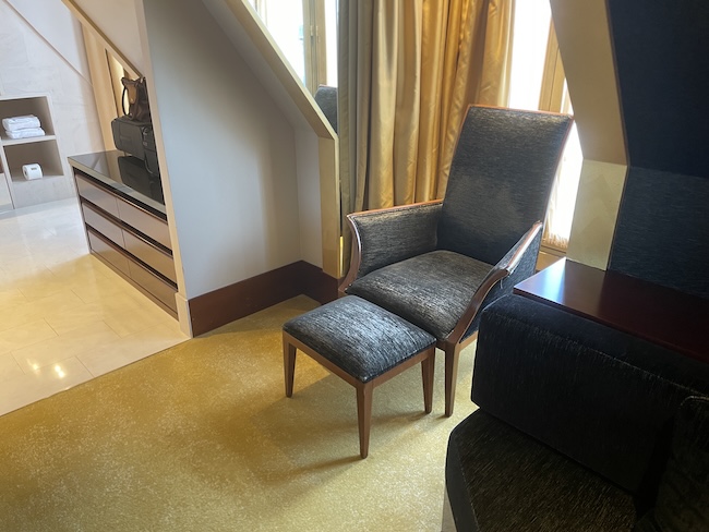 a chair in a room