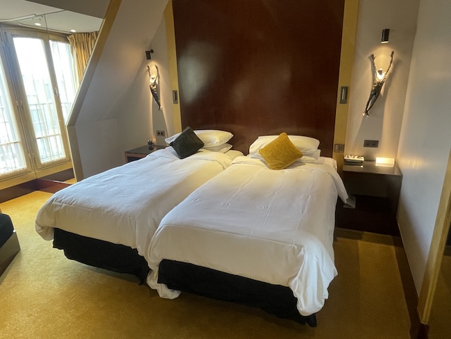 a two beds in a room