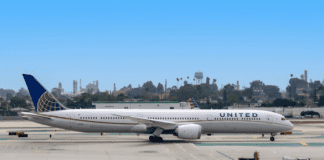 A United Airlines 787-9 Dreamliner