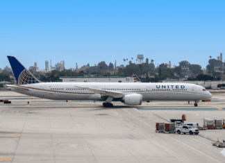 A United Airlines 787-9 Dreamliner