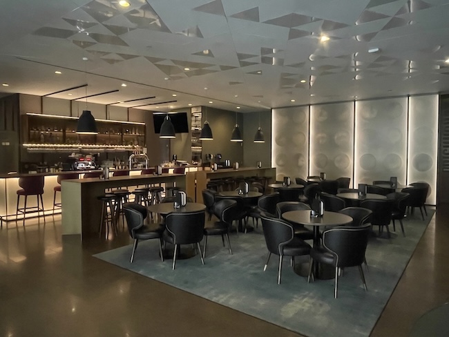 Hyatt Regency Seattle Daniel's Broiler Lounge.