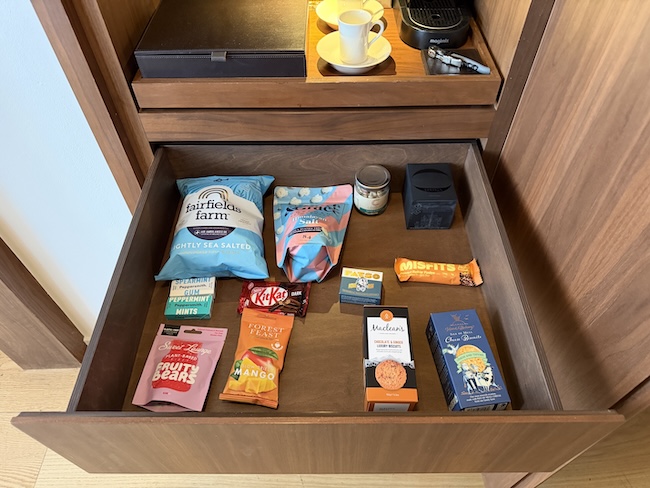 London EDITION Deluxe King Room