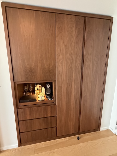 London EDITION Deluxe King Room