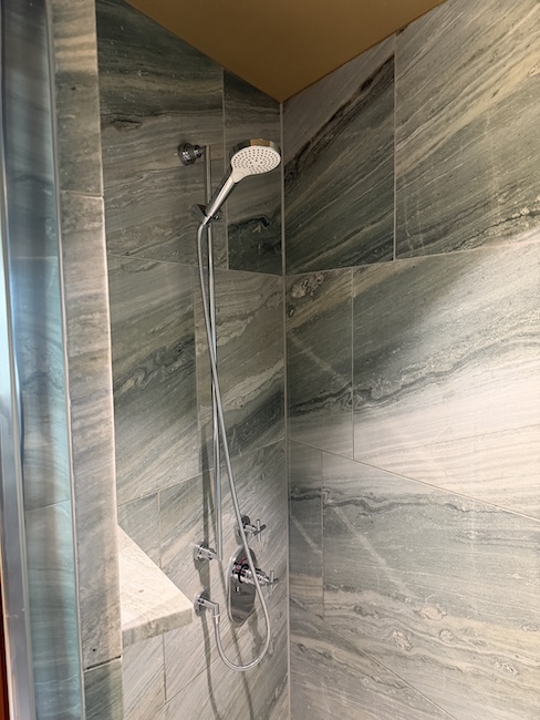 Grand Hyatt Berlin Junior Suite bathroom.