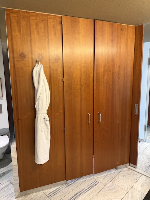 Grand Hyatt Berlin Junior Suite bathroom.