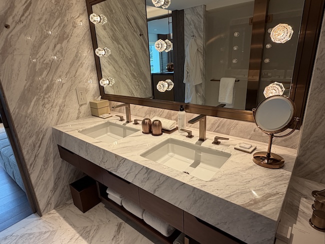 Grand Hyatt Singapore King bed Deluxe room.