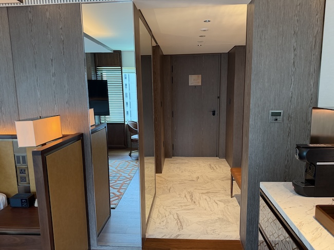 Grand Hyatt Singapore King bed Deluxe room.