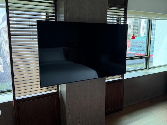 Grand Hyatt Singapore King bed Deluxe room.