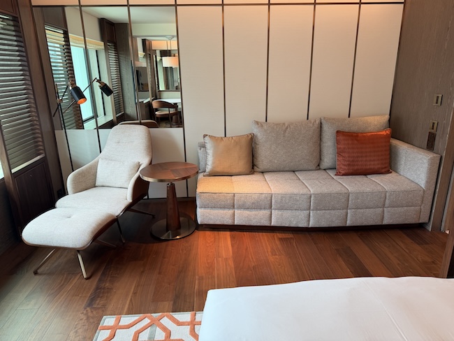 Grand Hyatt Singapore King bed Deluxe room.