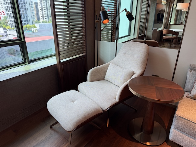 Grand Hyatt Singapore King bed Deluxe room.