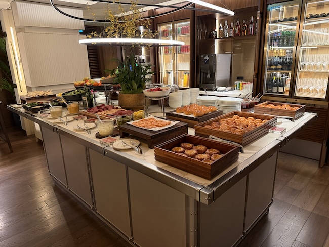 Grand Hyatt Singapore Grand Club breakfast