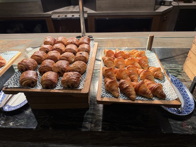 InterContinental Singapore Robertson Quay buffet breakfast.