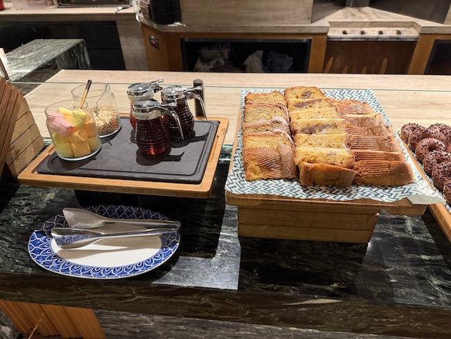 InterContinental Singapore Robertson Quay buffet breakfast.