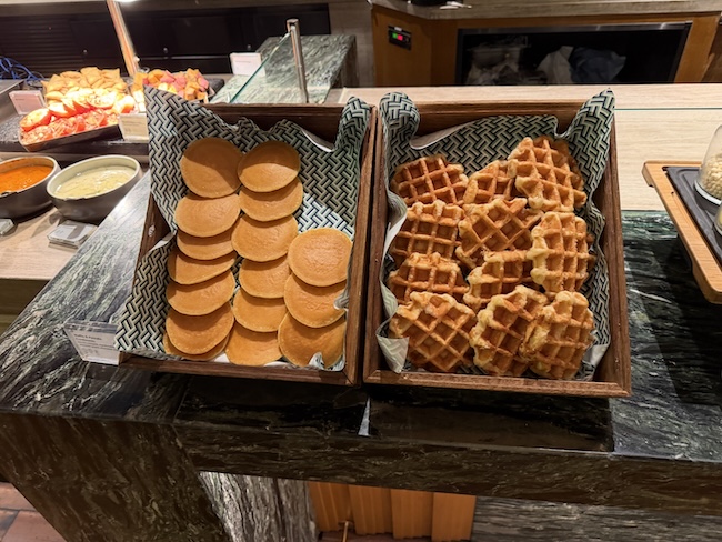 InterContinental Singapore Robertson Quay buffet breakfast.