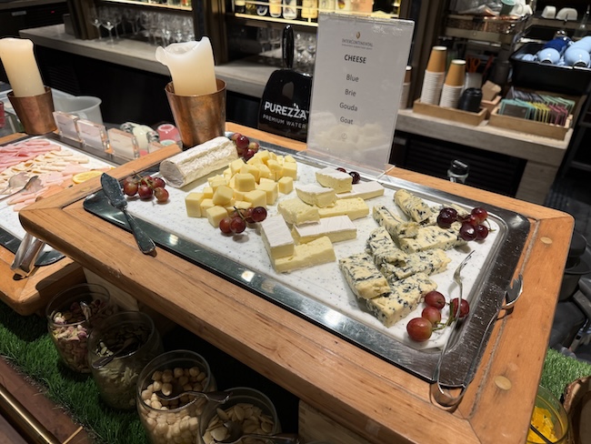 InterContinental Singapore Robertson Quay buffet breakfast.
