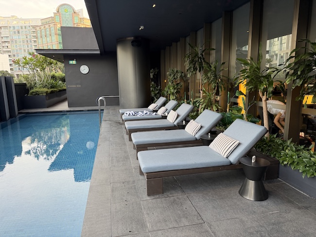 InterContinental Singapore Robertson Quay pool.